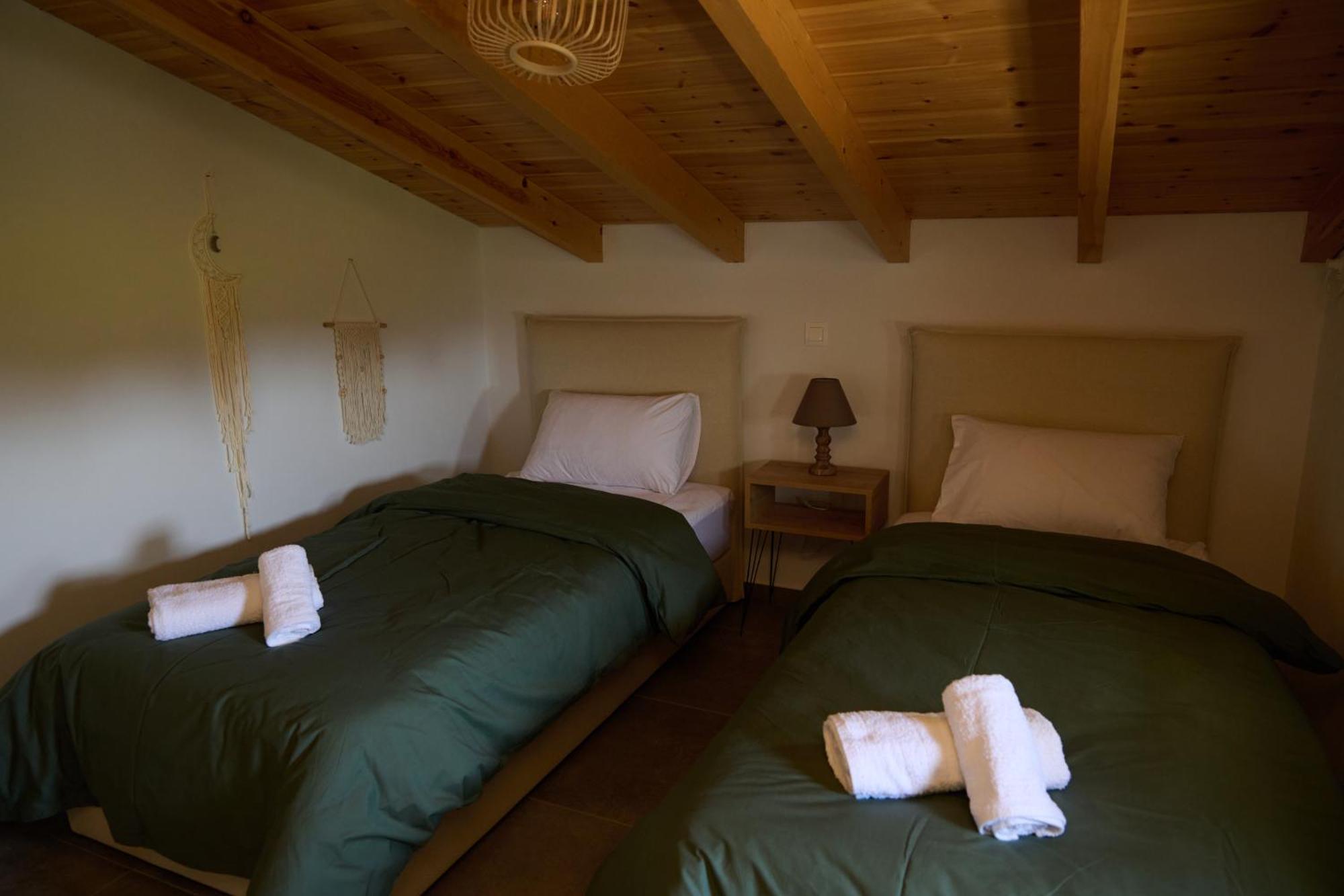 La Familia Luxury Private Maisonettes Near The Sea Gythio Room photo