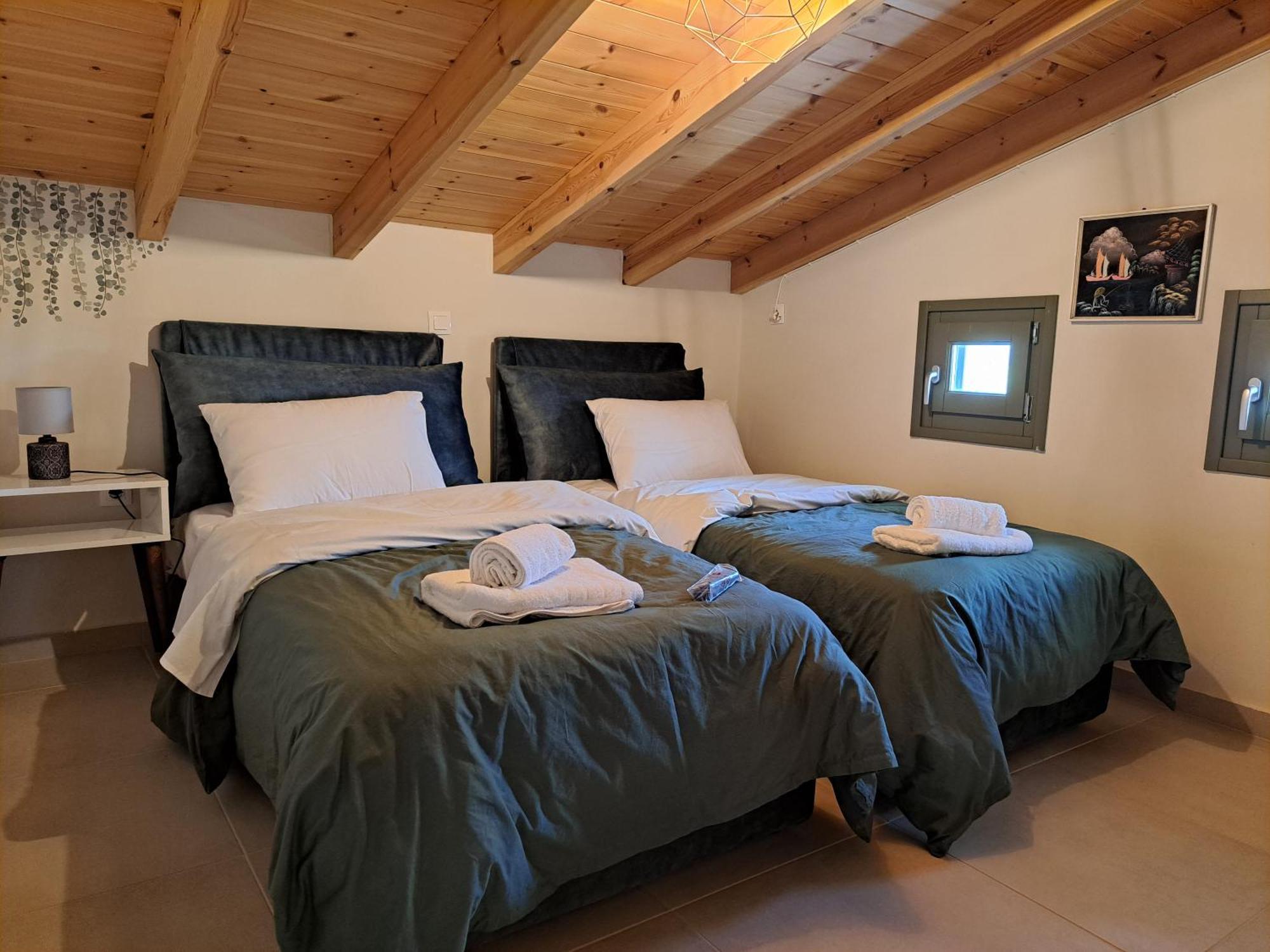 La Familia Luxury Private Maisonettes Near The Sea Gythio Room photo